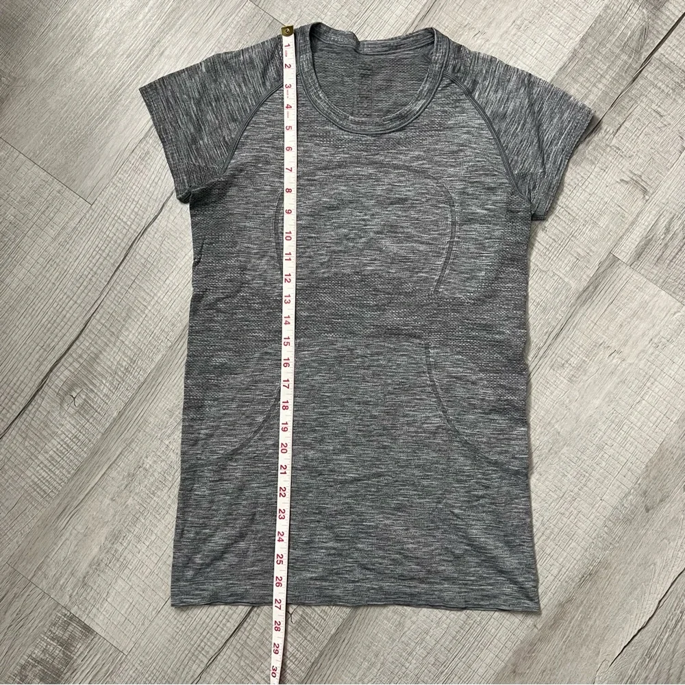 LULULEMON Swiftly Tech Short Sleeve Crew Size 8 Gray